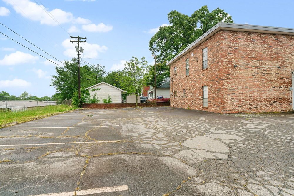Office For Sale: 1500 Main St, Van Buren, AR 72956